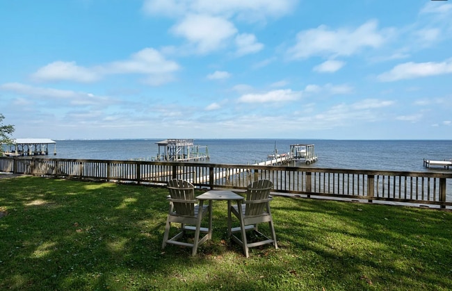 2380 W Bayshore Rd
