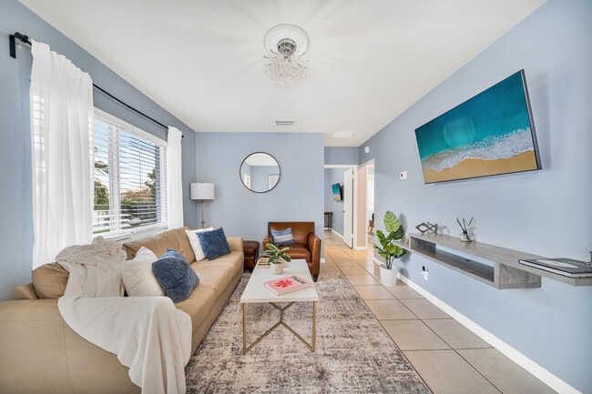 Photo - 3331 Lake Ave