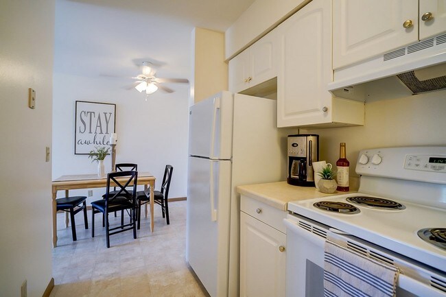 Photo - Guilford Apartments