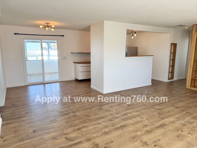 Photo - Spacious Home with Solar Panels!!