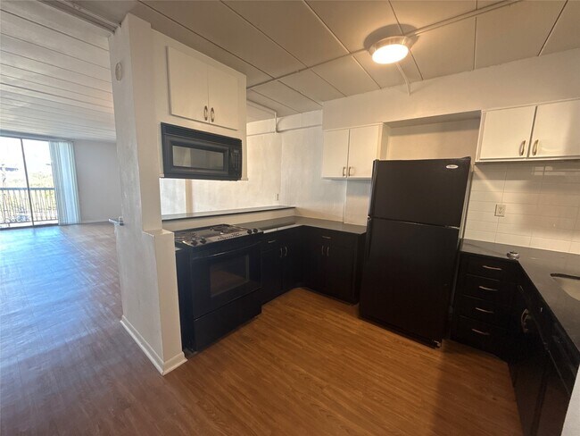 Building Photo - 5400 Memorial Dr Unit 312 Rental