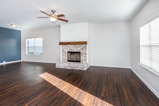 Photo - 172 Renford Rd