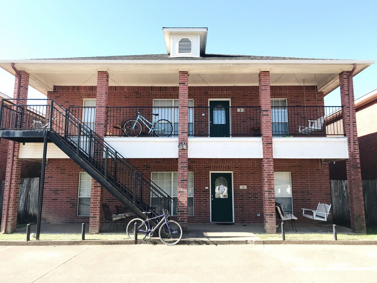 4/4 Duplex in the Baylor Bubble! - 4/4 Duplex in the Baylor Bubble! Apartment Unit A