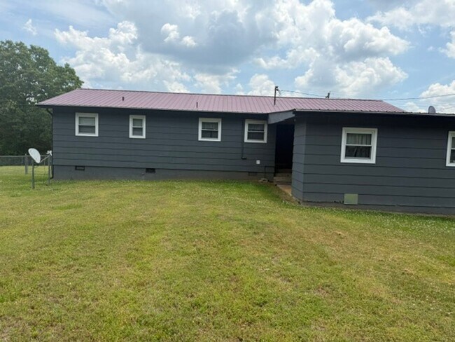 Photo - Loudon 37774 - COMING SOON! Available by June 15th! 3 bedroom, 1 bath home - Contact Linda Meese...