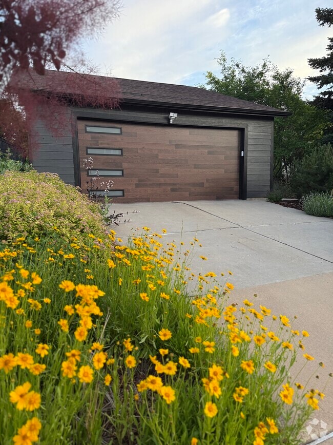 Building Photo - 226 Lois Dr Rental