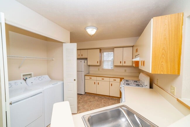Dupont Lakes Apartments