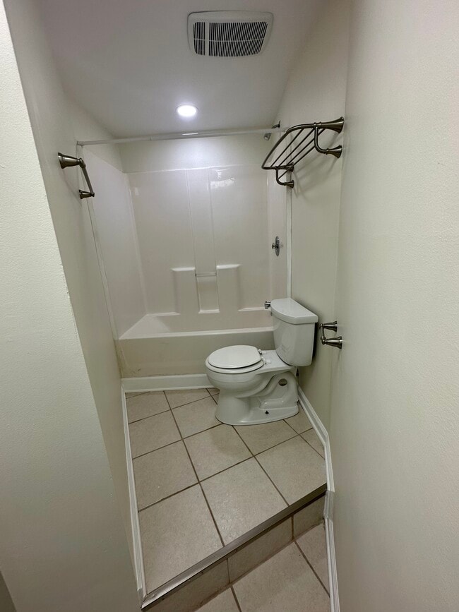 Photo - 546 Matthew Dr