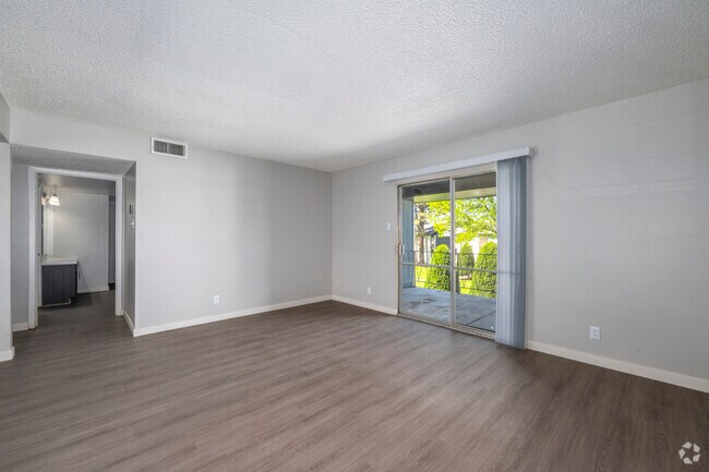2BR, 1BA - 863SF