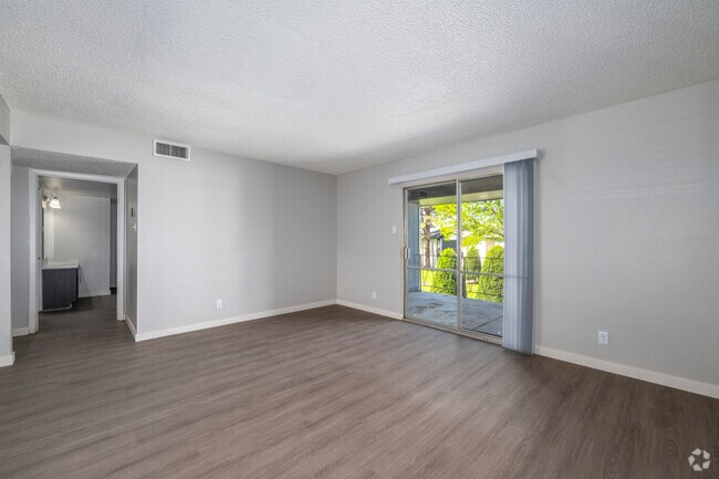 2BR, 1BA - 863SF - Arlo Apartments