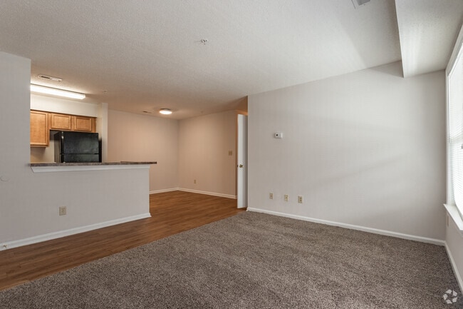 2BR,2BA,-1000SF