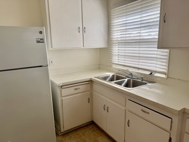 Photo - 3043 Vancouver Ave Unidad 3043