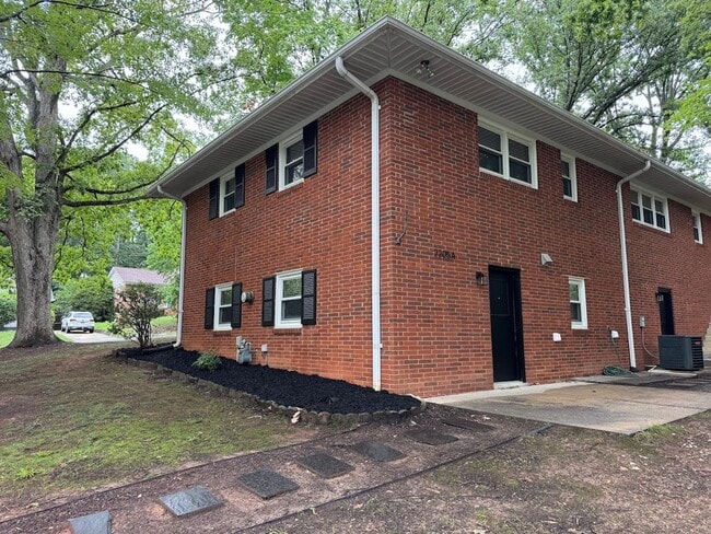 Building Photo - 2205 Hathaway Dr Unit 2205 Hathaway Dr B