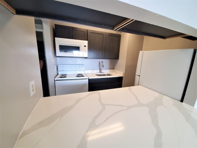 Photo - Elizabeth Towers - 62+ SENIOR