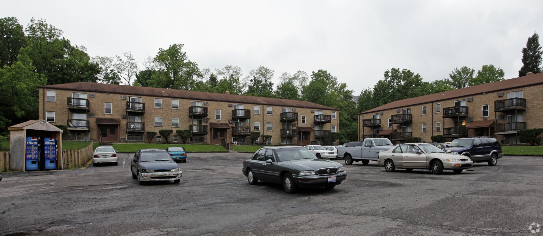 Terrace Woods - 2721-2725 Baker Ave