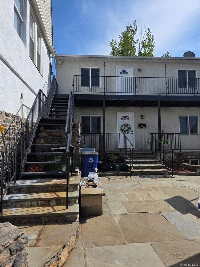 Building Photo - 96 Main St Unit 2