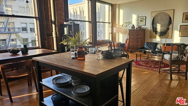 Building Photo - 460 S Spring St Unit 1015