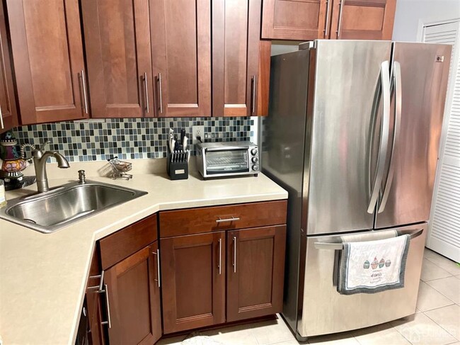 Photo - 165 Essex Ave Unidad 504