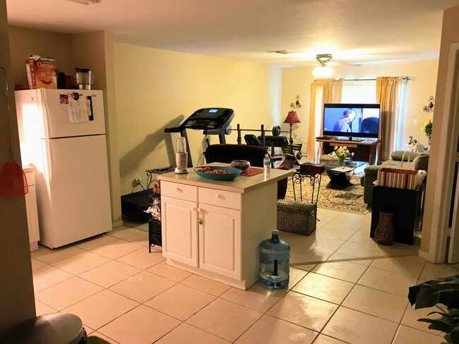 Photo - 339 Harry Ave S