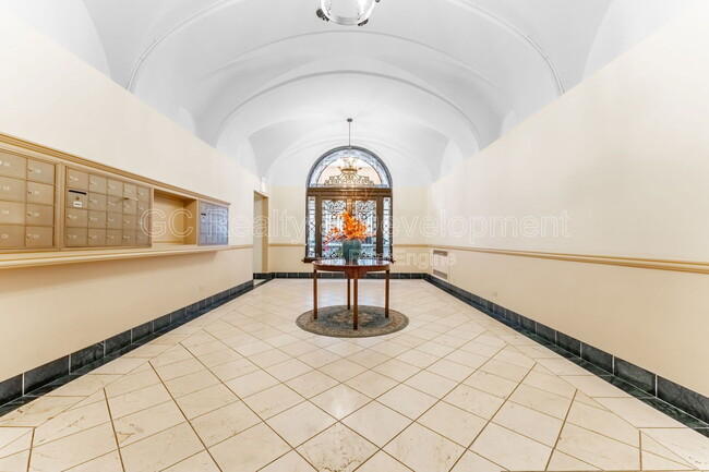 Photo - 1765 E 55th St Unidad D6