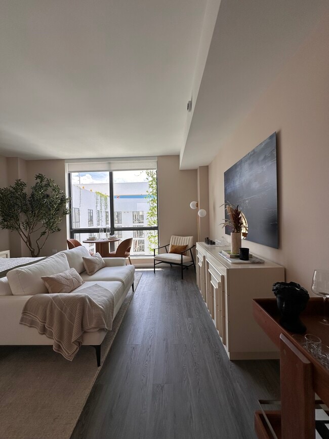 Building Photo - 264 NW 31st St Unit S