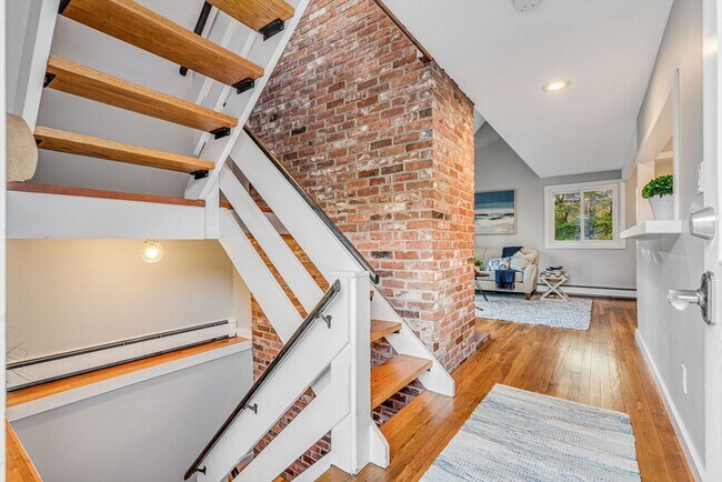 Photo - 2 Clover Hill Rd