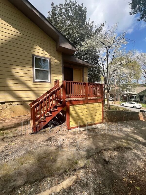 Building Photo - 1366 Clermont Ave Unit A