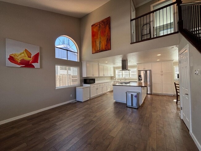 Photo - 430 Inverness Way