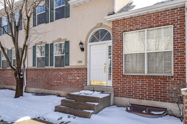 Building Photo - 1020 N 130 W