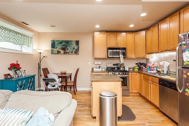 Photo - 1142 W Morse Ave