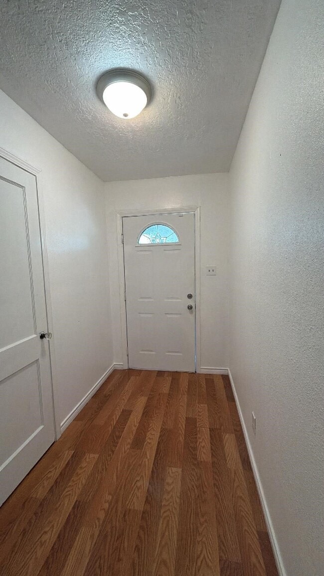 Photo - 1050 Boyd St
