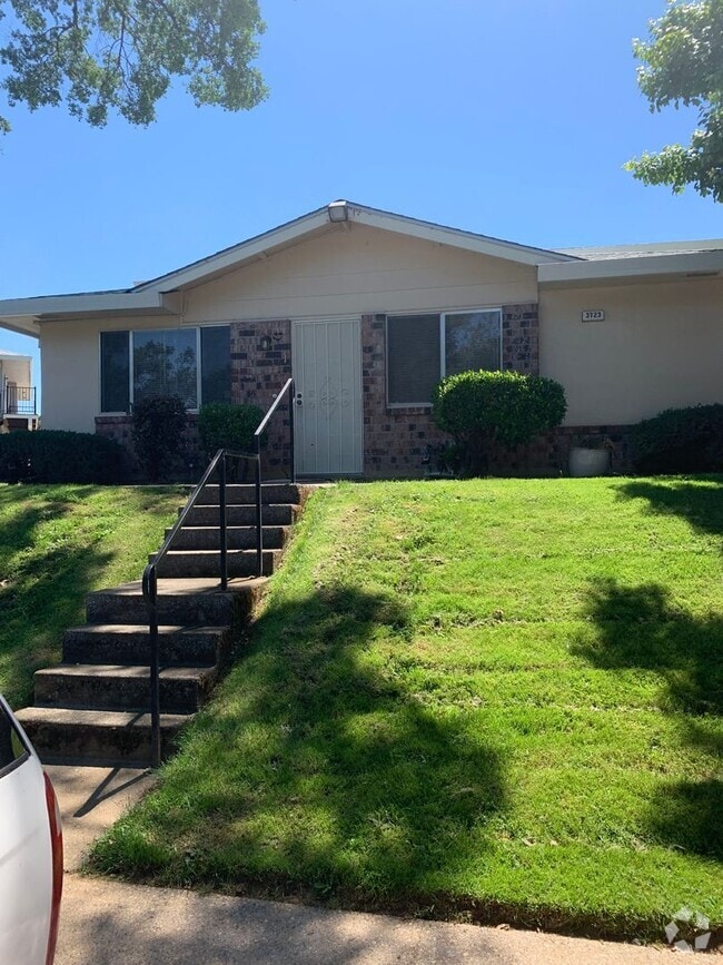 Building Photo - Close to Park Rental