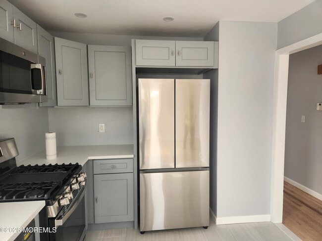 Photo - 883 Roundtree Dr