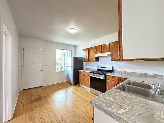 4251 W Haddon Ave Unit 3