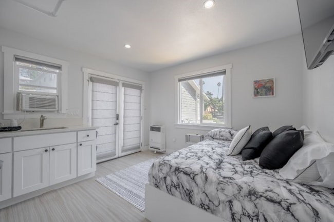 Photo - 2503 Hillcrest Dr Unit Tiny House