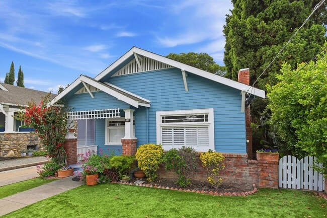 Photo - Cottage Style Home