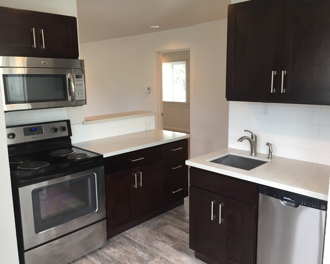 Photo - 609 N 48th St