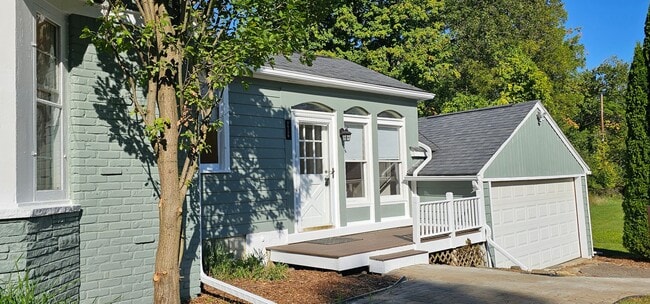 Photo - Amazing House with Large Lot in Franklin V...