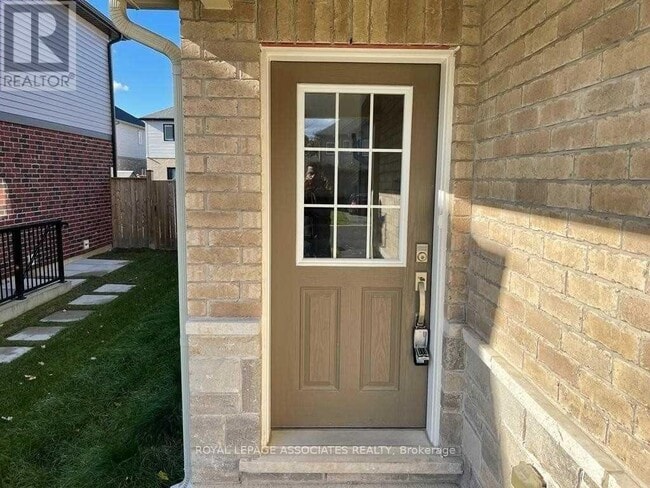 Photo - 7743 Shaw St