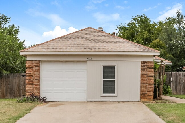 Building Photo - 2618 Butterfield Dr Rental