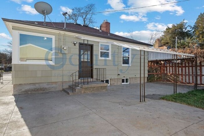 Photo - 840 W Montague Ave