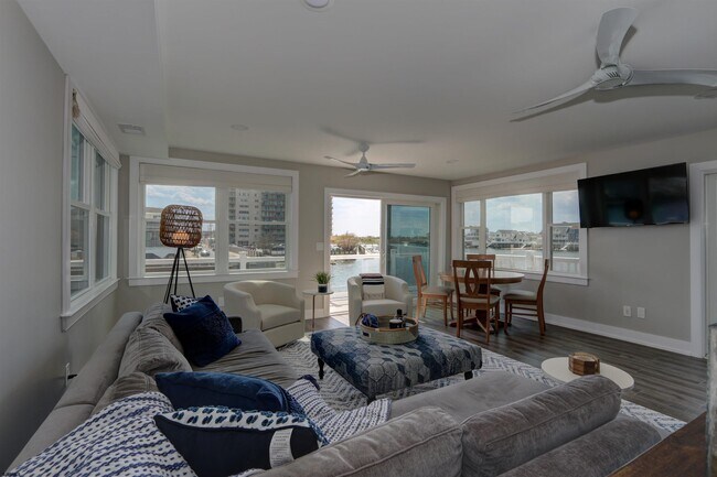 Photo - 152 N Derby Ave