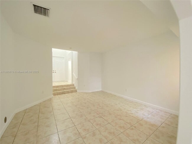 Photo - 11005 NW 87th St