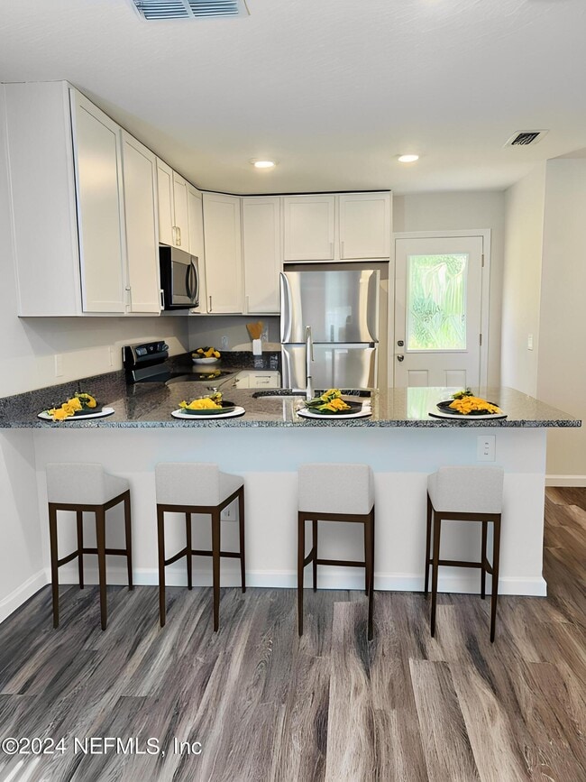 Photo - 575 S Woodlawn St