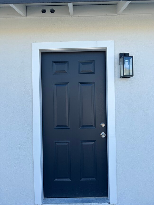 Photo - 896 N J St