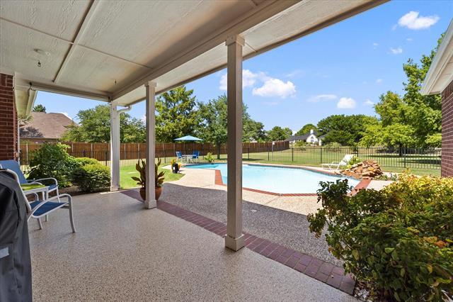 Photo - 425 Chippendale Dr House