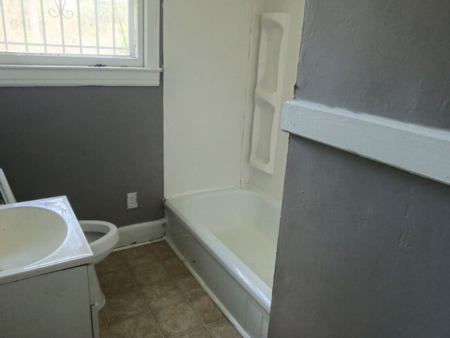 Building Photo - 121 Brookland Cir