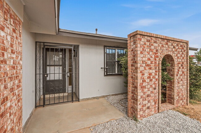 Photo - 10837 Gemstone St