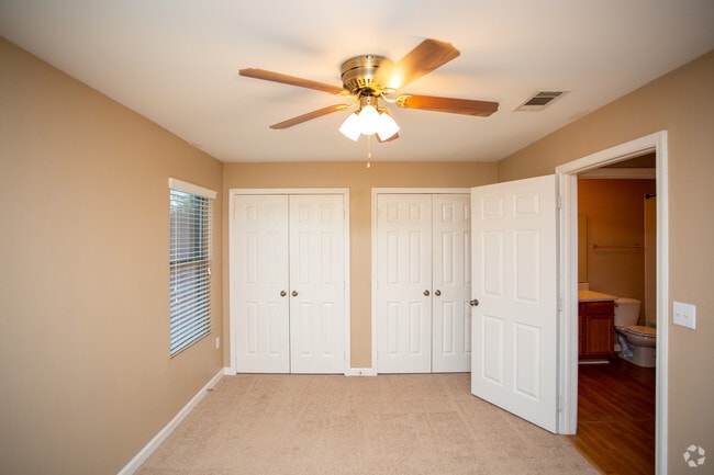 B1 - 12R 2HABx1BA 901 ft² - Melrose Apartments