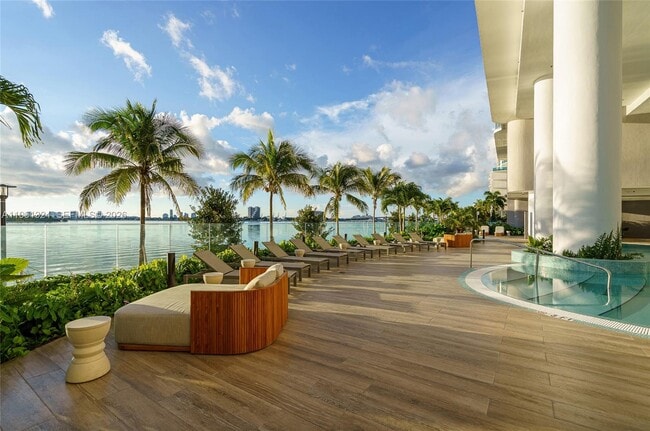 Photo - 700 NE 24th St Unit 2807