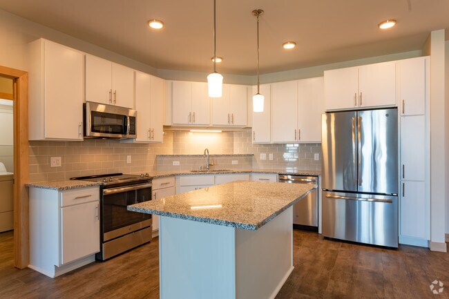 2BR, 2BA - C1